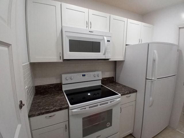 1250 E SAMPLE Road 303, Pompano Beach, FL 33064
