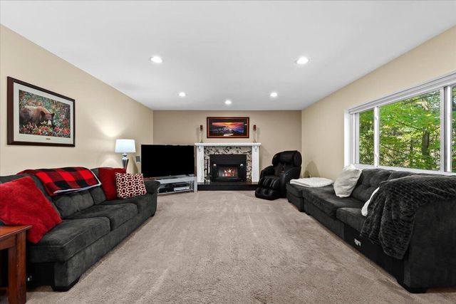 10932 Green Oaks Drive, South Lyon, MI 48178