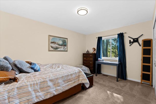 10932 Green Oaks Drive, South Lyon, MI 48178