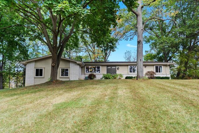 10932 Green Oaks Drive, South Lyon, MI 48178