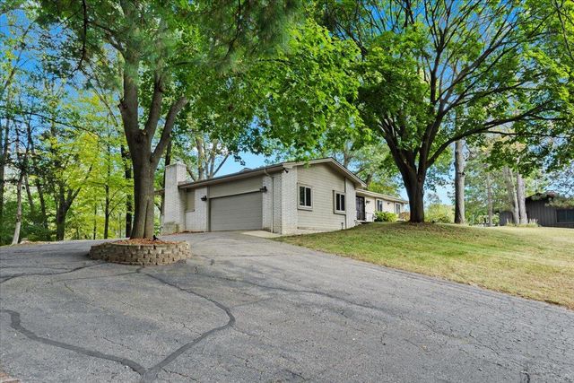 10932 Green Oaks Drive, South Lyon, MI 48178