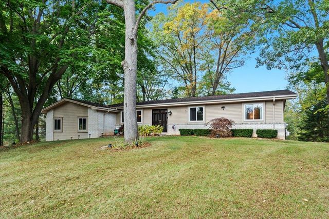 10932 Green Oaks Drive, South Lyon, MI 48178