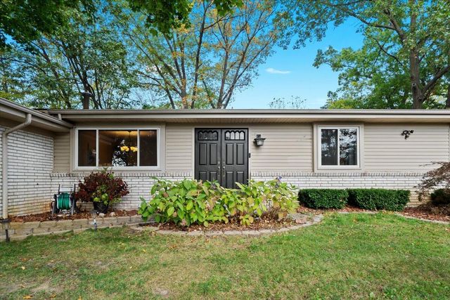 10932 Green Oaks Drive, South Lyon, MI 48178