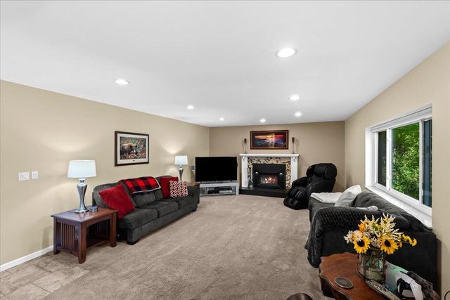 10932 Green Oaks Drive, South Lyon, MI 48178