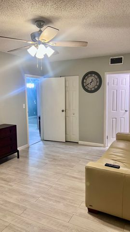 1040 COUNTRY CLUB Drive 306, Margate, FL 33063