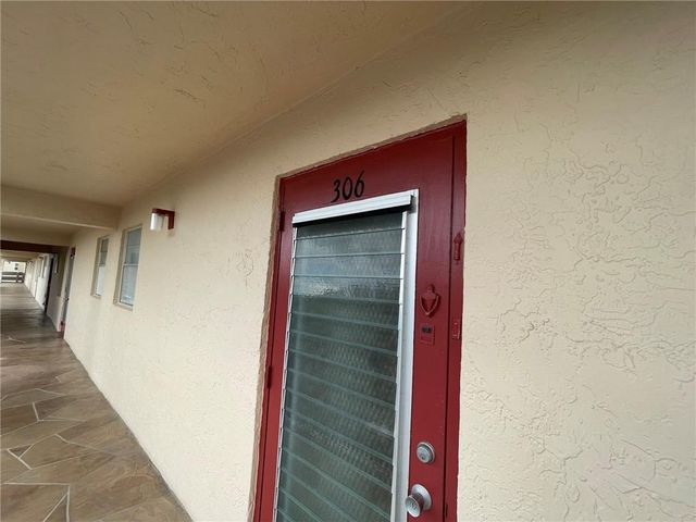 1040 COUNTRY CLUB Drive 306, Margate, FL 33063