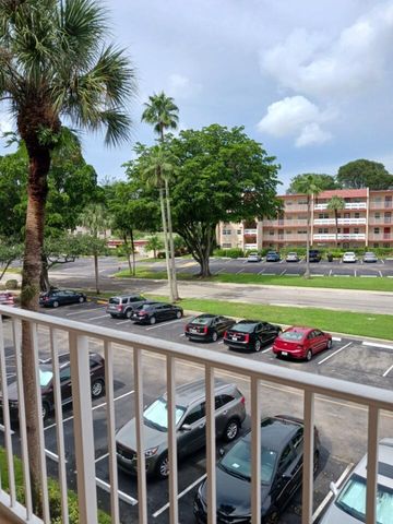1040 COUNTRY CLUB Drive 306, Margate, FL 33063