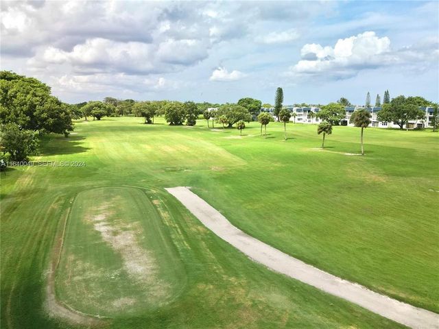 1040 COUNTRY CLUB Drive 306, Margate, FL 33063