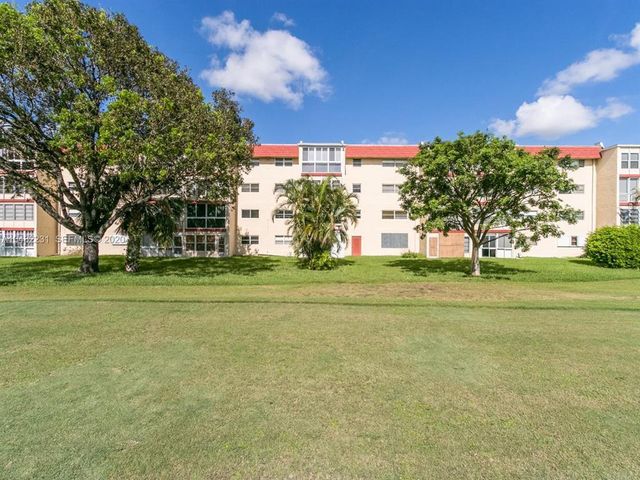 1040 COUNTRY CLUB Drive 306, Margate, FL 33063