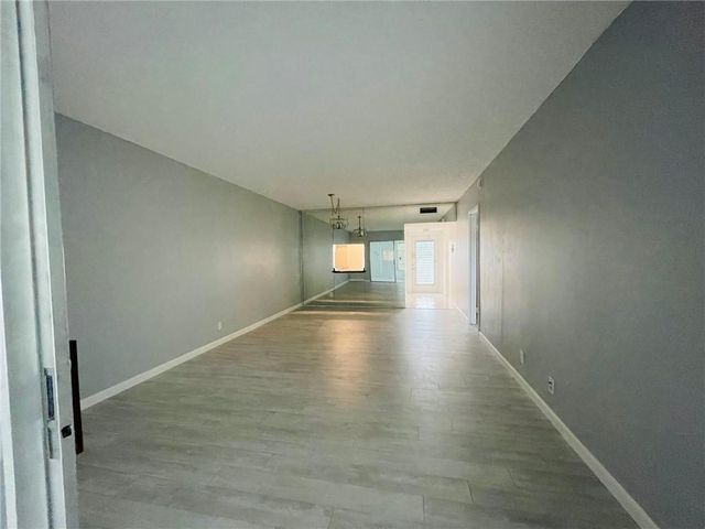 1040 COUNTRY CLUB Drive 306, Margate, FL 33063