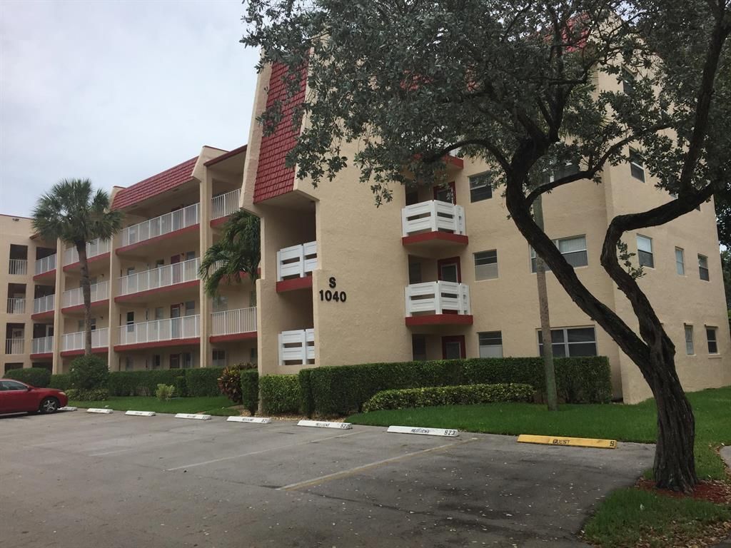 1040 COUNTRY CLUB Drive 306, Margate, FL 33063