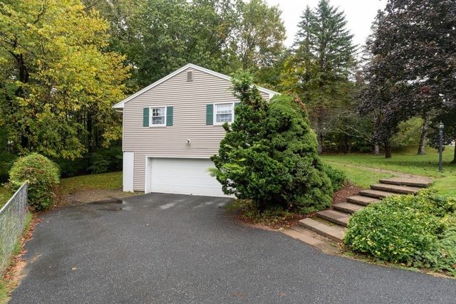 39 Old Brook Rd, Shrewsbury, MA 01545