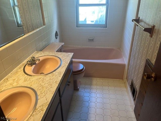1148 Columbus Drive, Holland, OH 43528