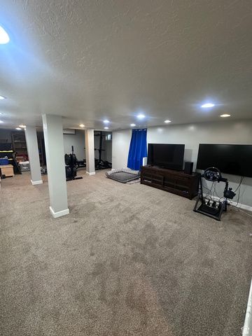 590 WOODLAND CIR, Bountiful, UT 84010
