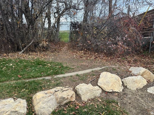 590 WOODLAND CIR, Bountiful, UT 84010