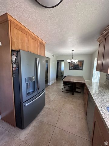 590 WOODLAND CIR, Bountiful, UT 84010