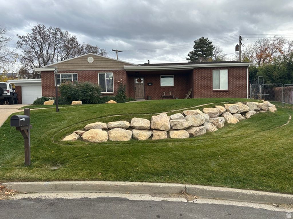 590 WOODLAND CIR, Bountiful, UT 84010
