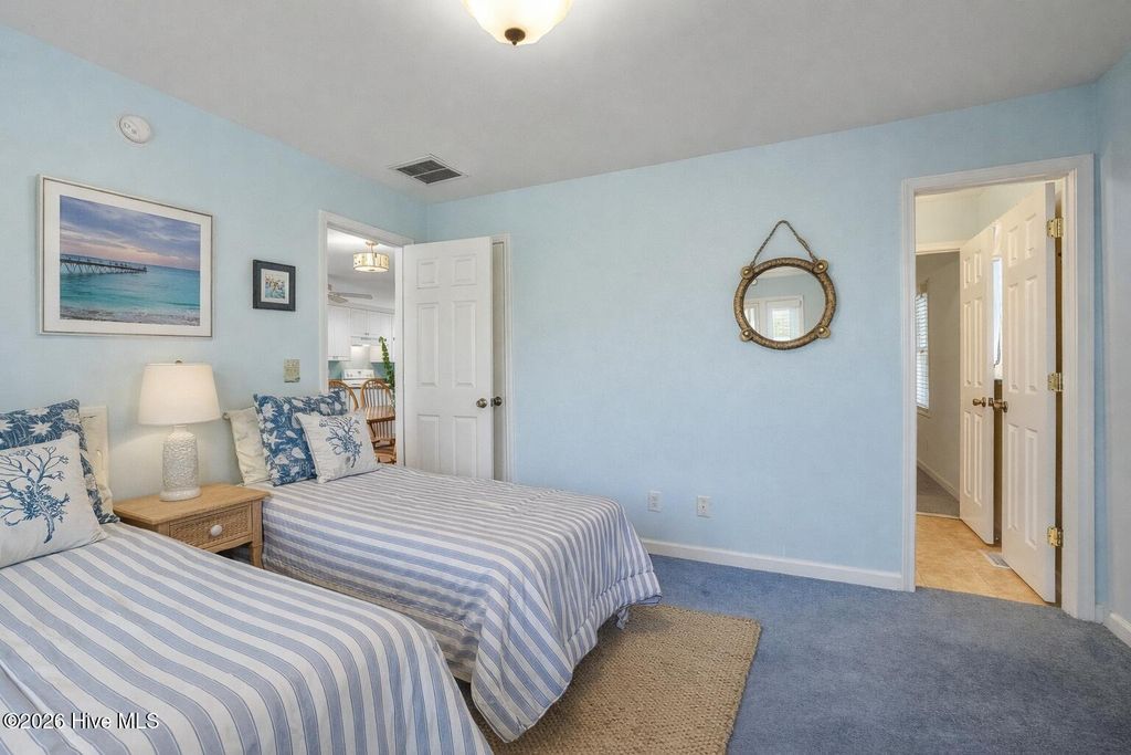 Image 11 of property listing at 3904 Emerald Drive, Emerald Isle, NC 28594