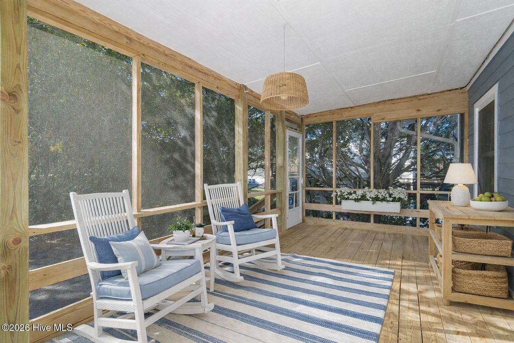 Image 15 of property listing at 3904 Emerald Drive, Emerald Isle, NC 28594