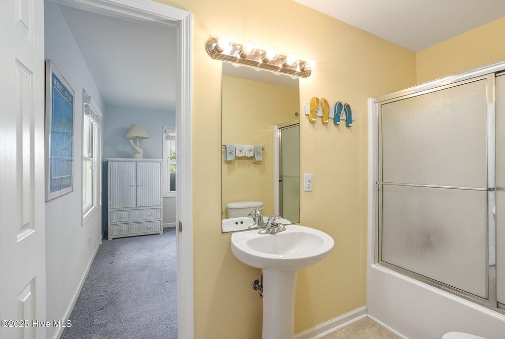 Image 20 of property listing at 3904 Emerald Drive, Emerald Isle, NC 28594