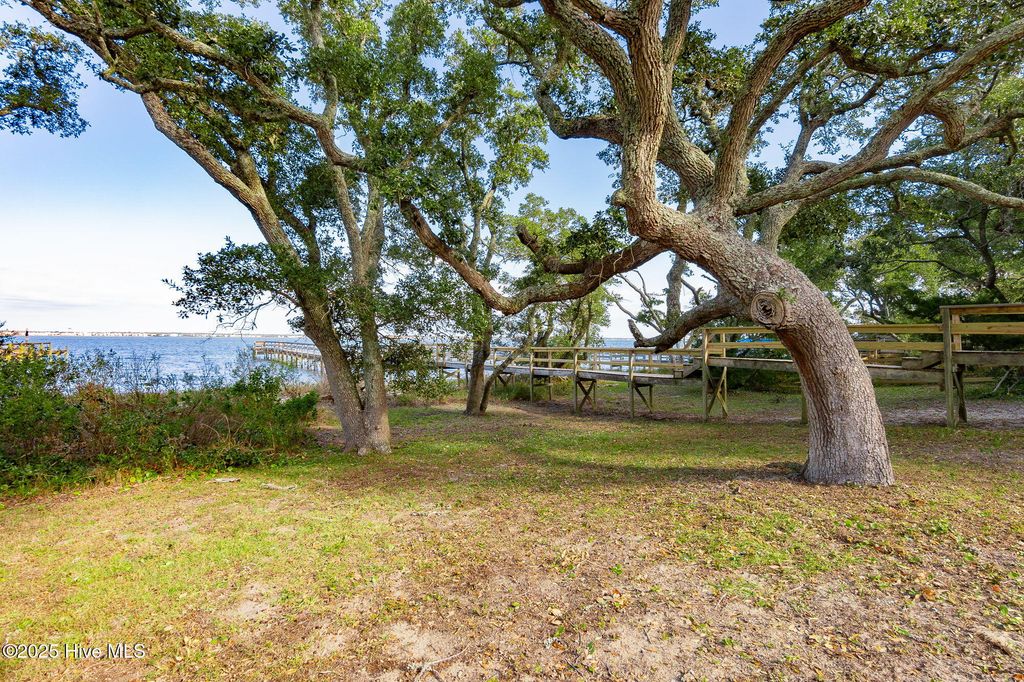 Image 23 of property listing at 3904 Emerald Drive, Emerald Isle, NC 28594