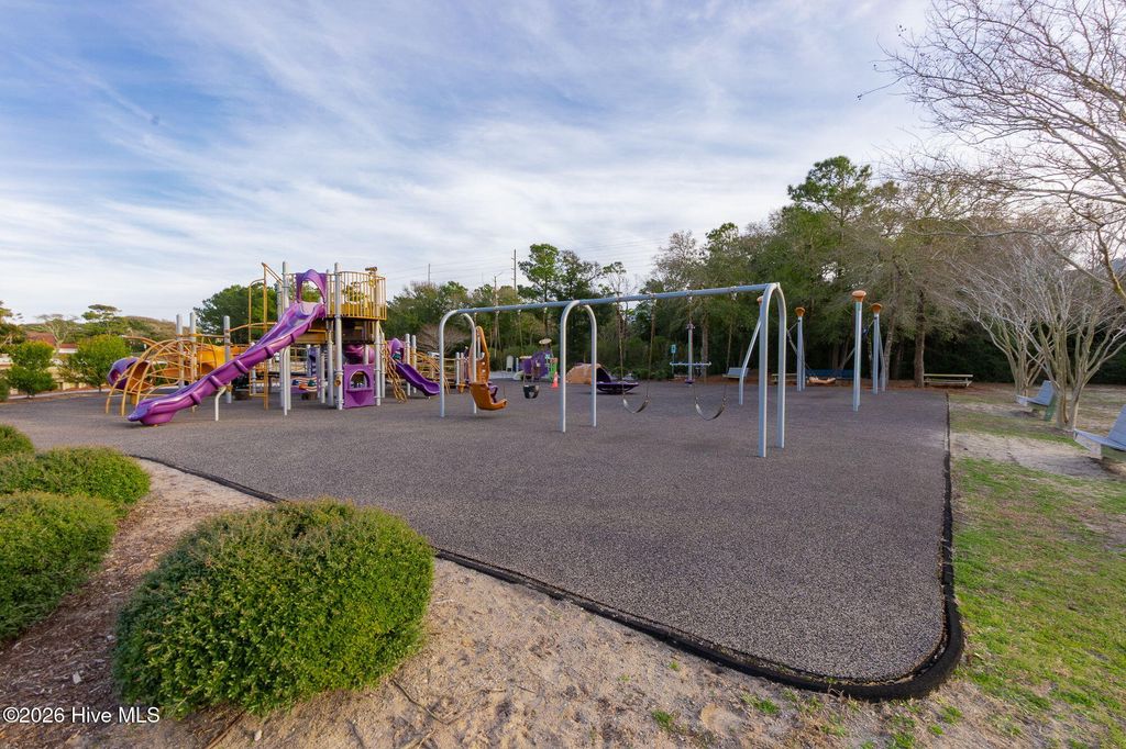 Image 25 of property listing at 3904 Emerald Drive, Emerald Isle, NC 28594