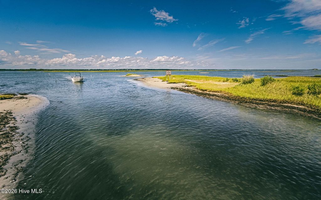 Image 28 of property listing at 3904 Emerald Drive, Emerald Isle, NC 28594