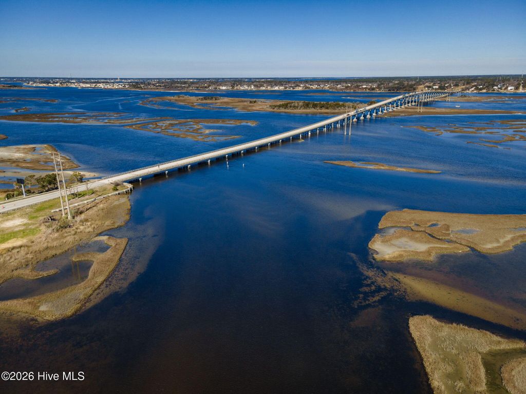 Image 30 of property listing at 3904 Emerald Drive, Emerald Isle, NC 28594