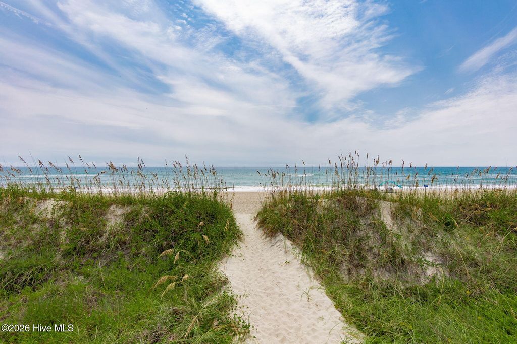 Image 31 of property listing at 3904 Emerald Drive, Emerald Isle, NC 28594