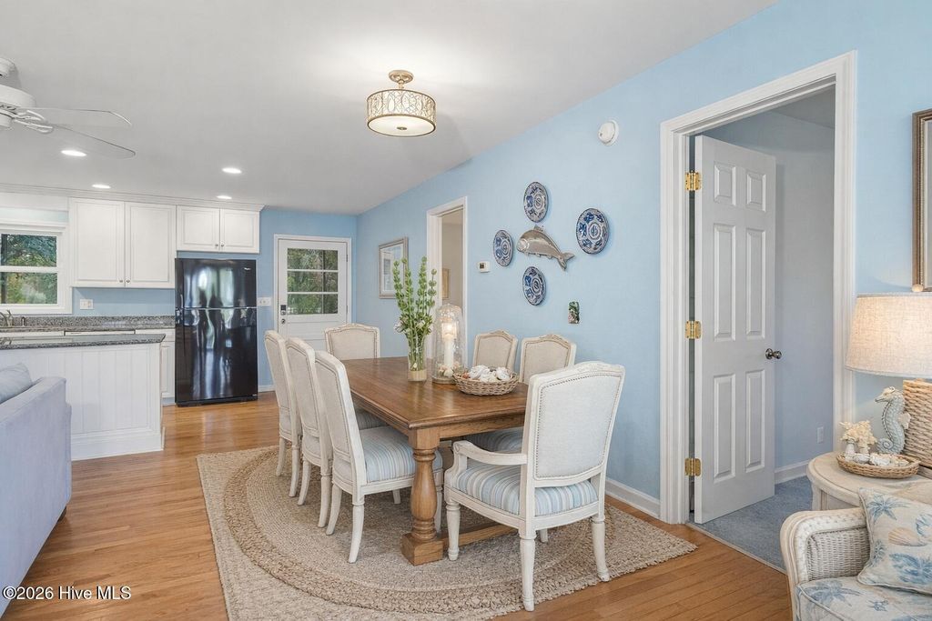 Image 7 of property listing at 3904 Emerald Drive, Emerald Isle, NC 28594