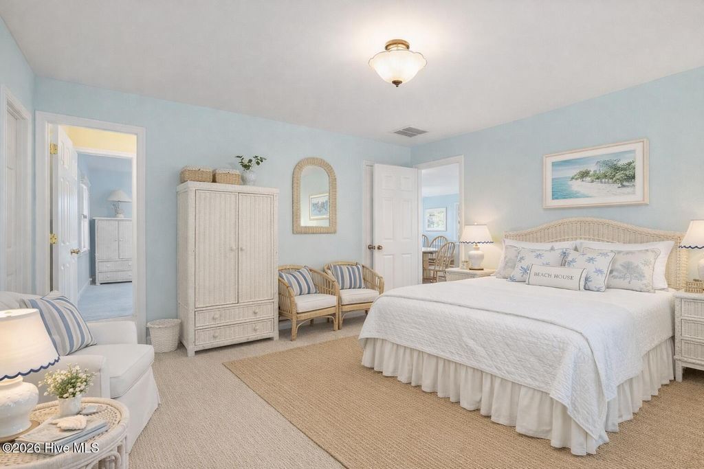 Image 8 of property listing at 3904 Emerald Drive, Emerald Isle, NC 28594