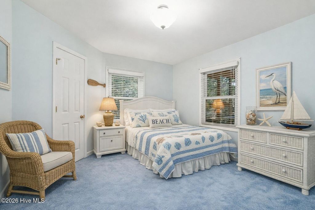 Image 9 of property listing at 3904 Emerald Drive, Emerald Isle, NC 28594