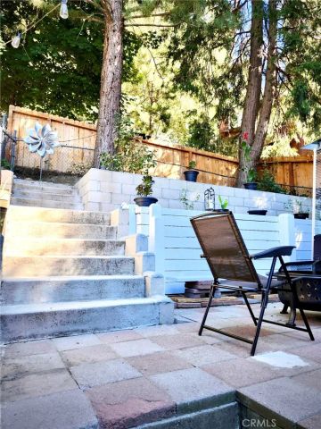 445 Redwood Drive, Crestline, CA 92322