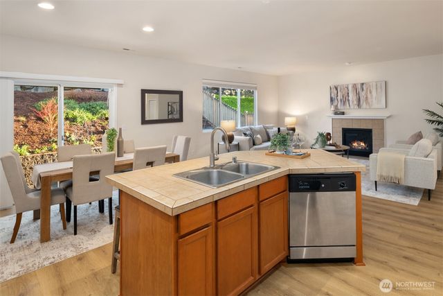 21272 SE 275th Court, Maple Valley, WA 98038