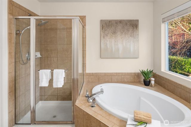 21272 SE 275th Court, Maple Valley, WA 98038