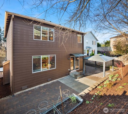 21272 SE 275th Court, Maple Valley, WA 98038