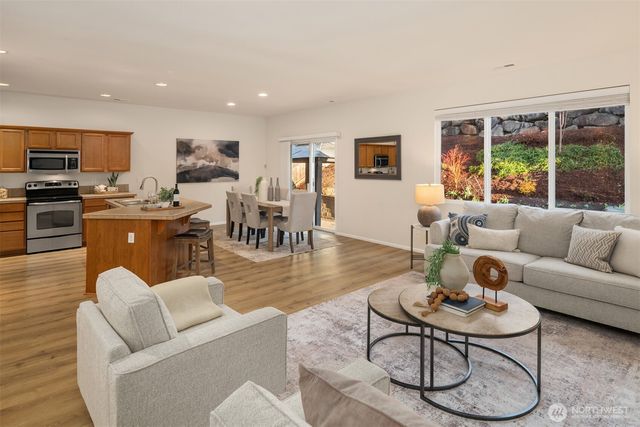 21272 SE 275th Court, Maple Valley, WA 98038