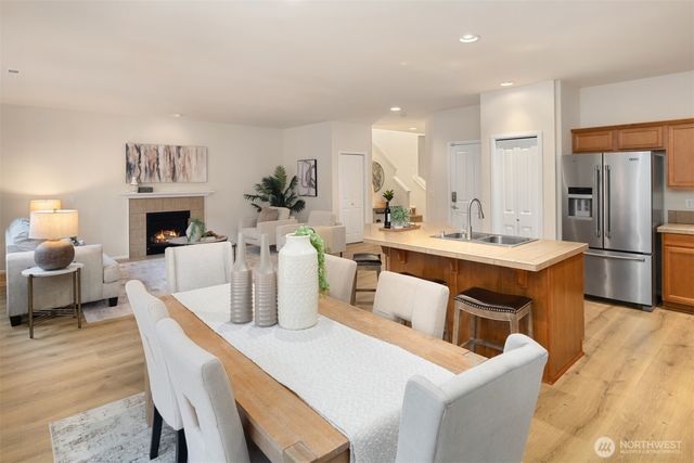 21272 SE 275th Court, Maple Valley, WA 98038