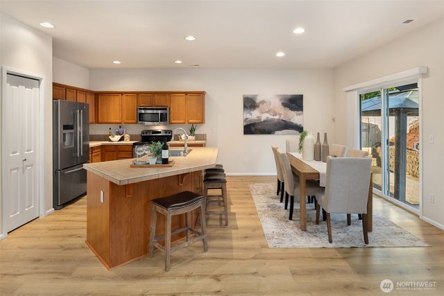 21272 SE 275th Court, Maple Valley, WA 98038