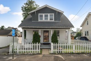 17 Radcliffe Avenue, Waterbury, CT 06705