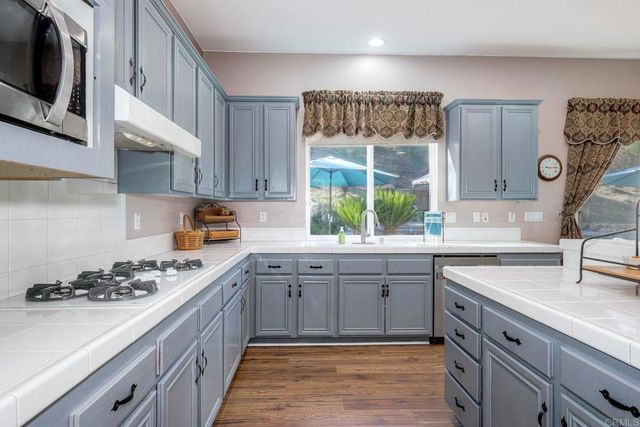 3225 Hidden Estates Lane, Escondido, CA 92027