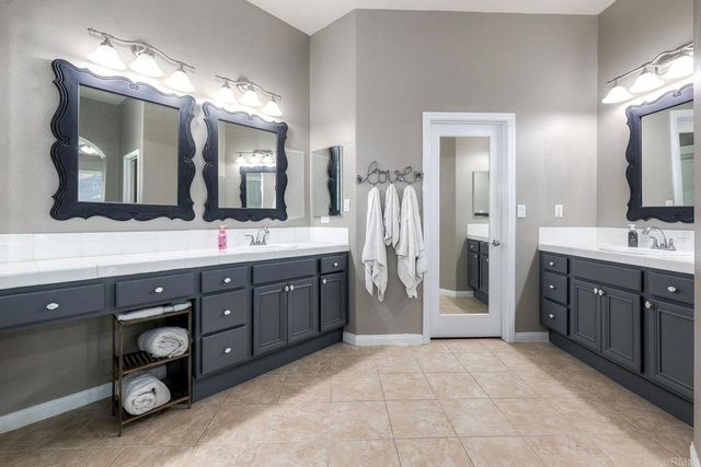 3225 Hidden Estates Lane, Escondido, CA 92027