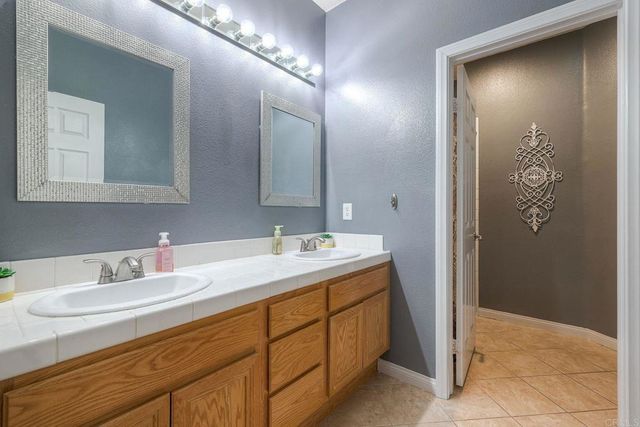 3225 Hidden Estates Lane, Escondido, CA 92027