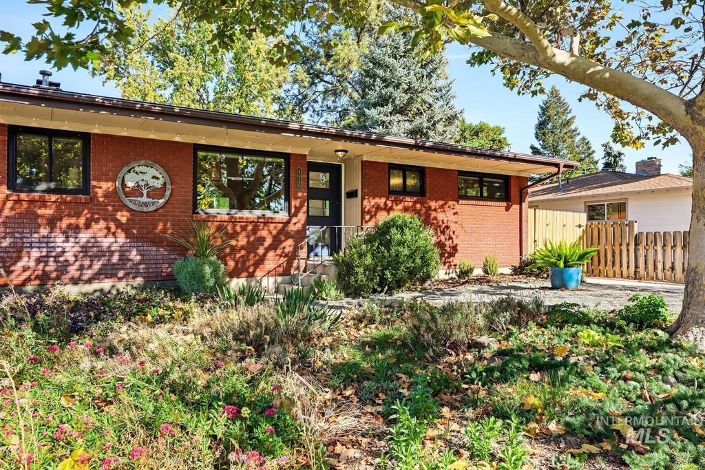 4830 W Greenbrier Dr, Boise, ID 83705 photo 2