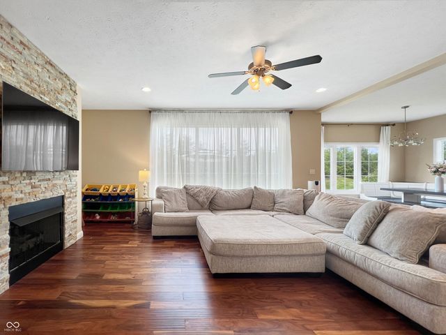 88 Westbrook Court, Columbus, IN 47201