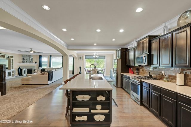 89 Persimmon Ridge Dr, Louisville, KY 40245