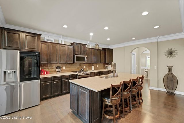 89 Persimmon Ridge Dr, Louisville, KY 40245