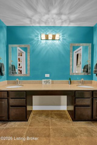 89 Persimmon Ridge Dr, Louisville, KY 40245