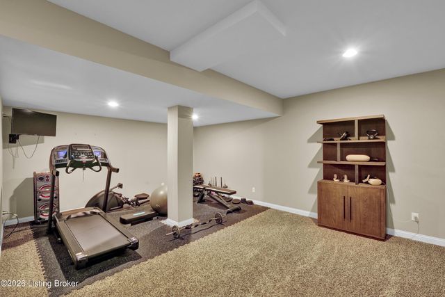89 Persimmon Ridge Dr, Louisville, KY 40245