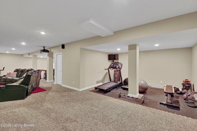89 Persimmon Ridge Dr, Louisville, KY 40245